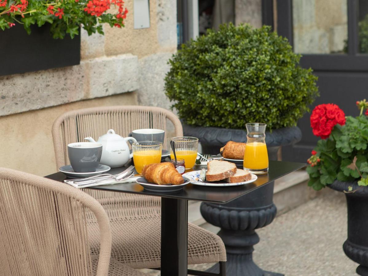 Hotel Relais De La Loire Montlivault Exterior foto